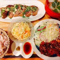 カリカリ豚こまの甘酢ごま和え、鰹のたたき、カニカマときゅうりのスパゲティマヨサラダ、カブと玉ねぎのコンソメスープ|samさん