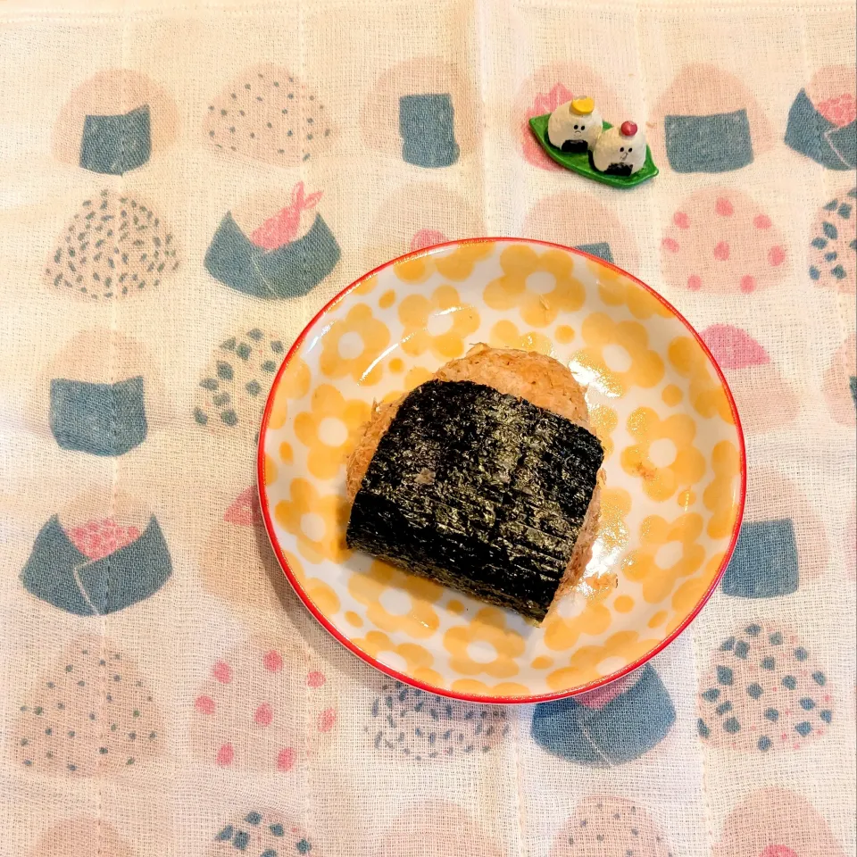 鮭節おにぎり🍙|naonaomimichanさん