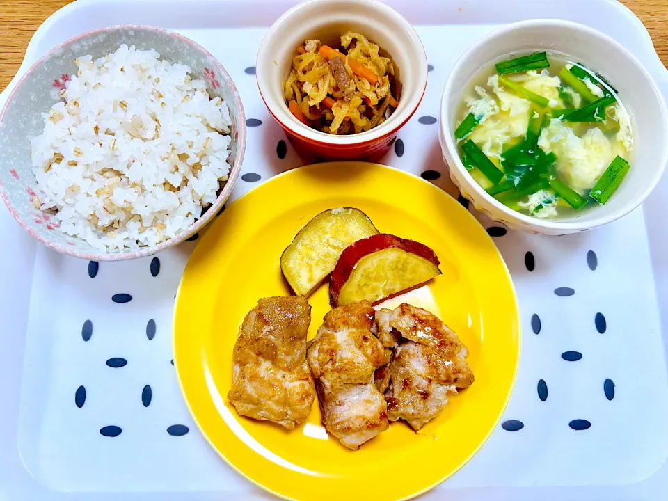 うちの晩ごはん　レモンチキンとさつま芋煮、切干大根、しめじとニラのかき玉汁|はるさく🌸さん
