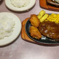 ミックスグリル、イタリアンハンバーグ、ライス、ほうれん草のソテー、ムール貝のガーリック焼き、ドリンクバー(夕飯。サイゼリヤ)|enarinさん