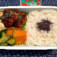 ハンバーグ、ポテトサラダ、かぼちゃ煮物、きゅうり梅酢和え|おかーたまさん