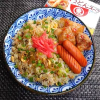 ヒガシマルうどんスープで干し海老高菜チャーハン♪ムスコの置きランチ