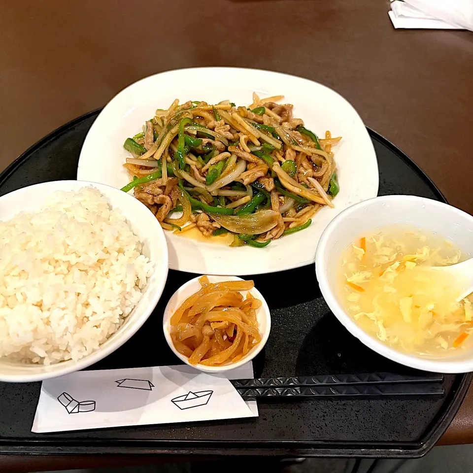 北浜でランチ😋青椒肉絲|すかラインさん