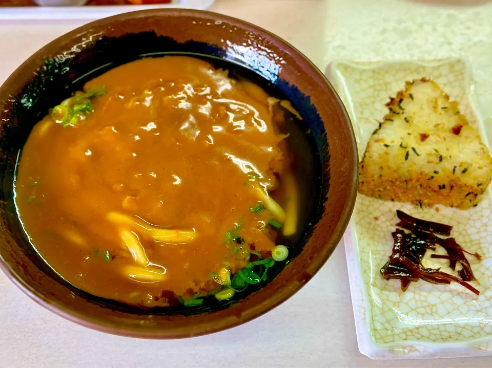 激安咖喱饂飩＆激安🍙|にゃあ（芸名）さん