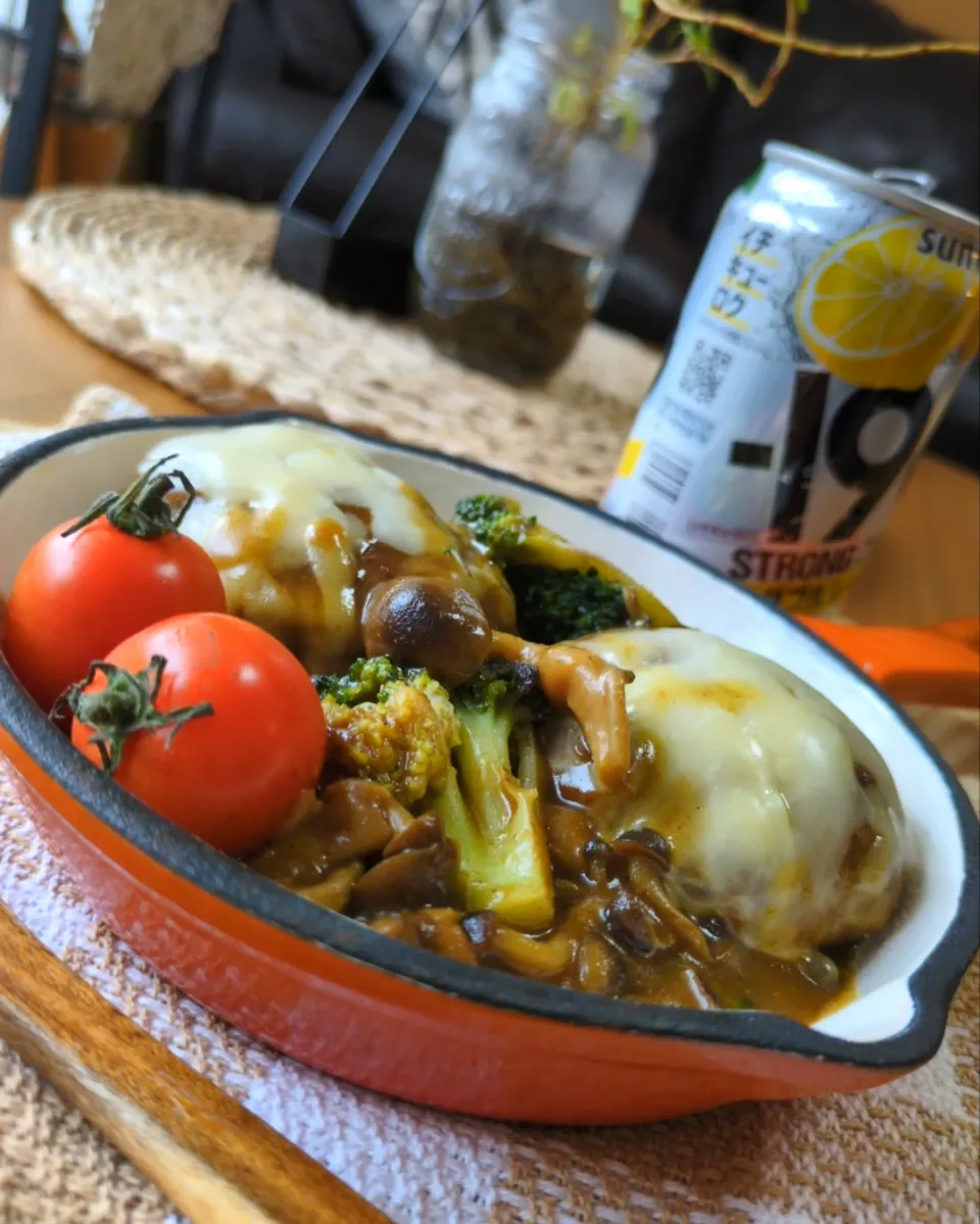 ｶﾚｰ煮込みﾁｰｽﾞﾊﾝﾊﾞｰｸﾞ|まりおさん