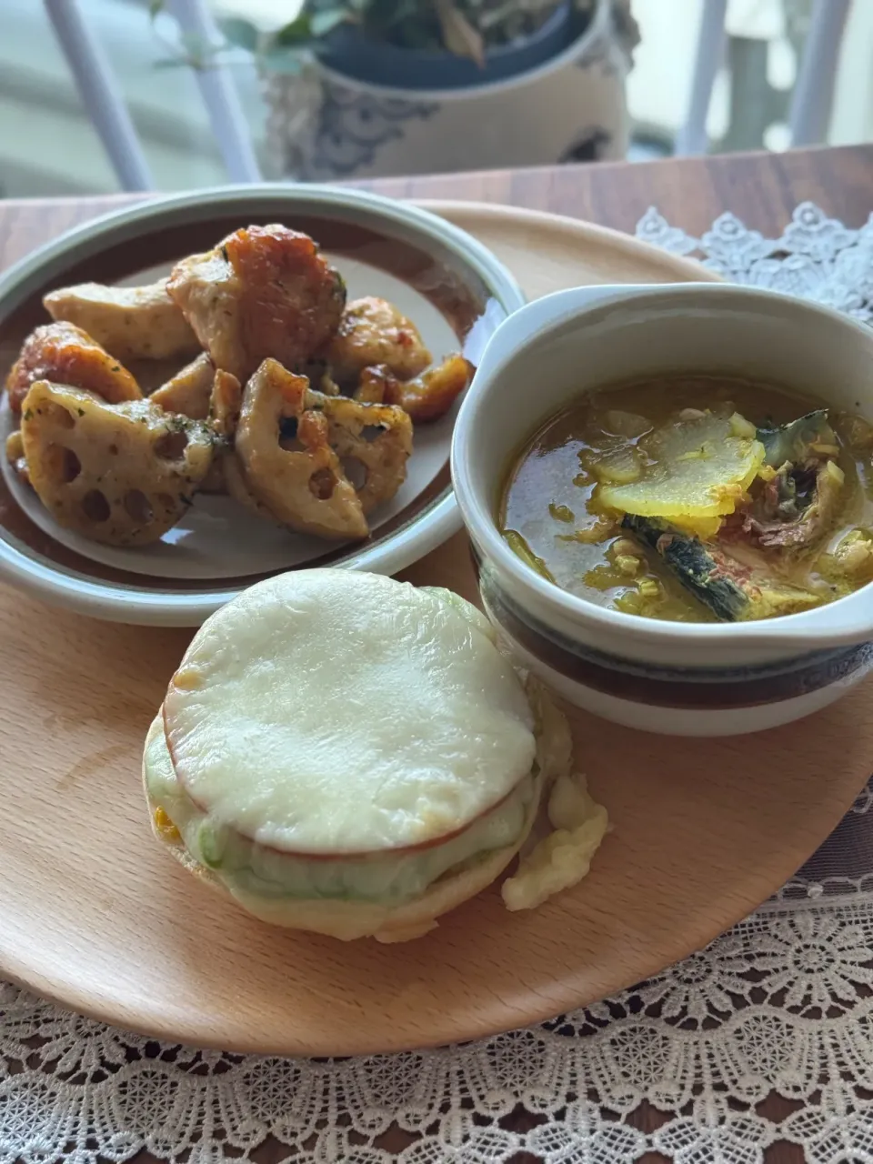 鶏とレンコンの青のり炒め　鰤のあら汁カレー　アボガドチーズハムサンド（米粉ベーグル）|チイホ✨さん