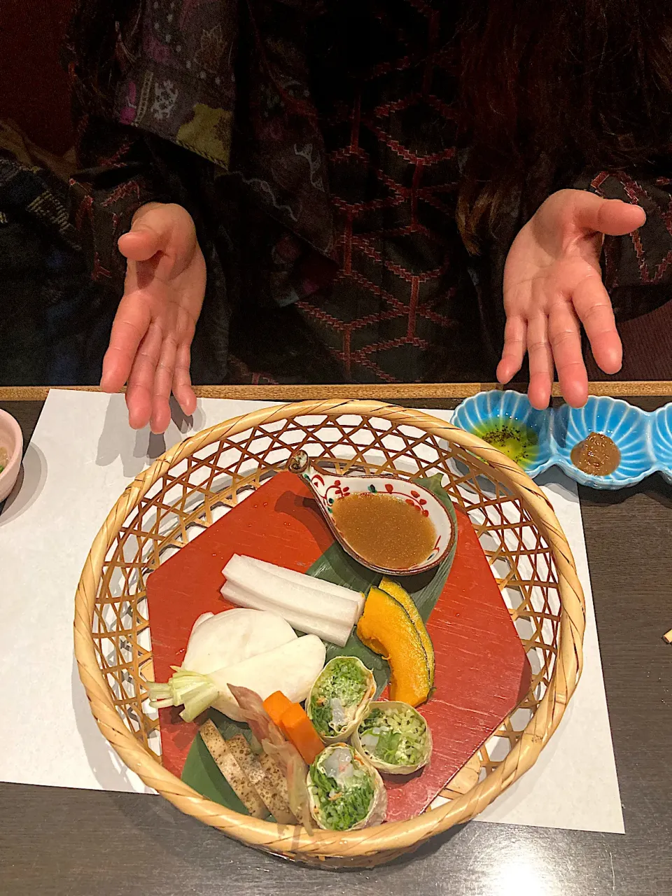 はやとの「季節のかご盛りサラダ」（実況中継中）|なびさん