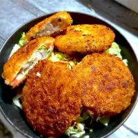 今夜は、探し求めていたイカメンチで、たっぷりイカメンチ丼を頂きました😋👍🎵|ギムレットさん