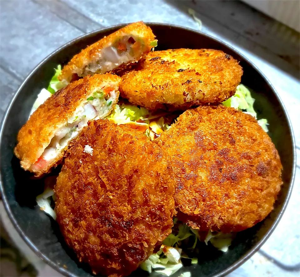 今夜は、探し求めていたイカメンチで、たっぷりイカメンチ丼を頂きました😋👍🎵|ギムレットさん