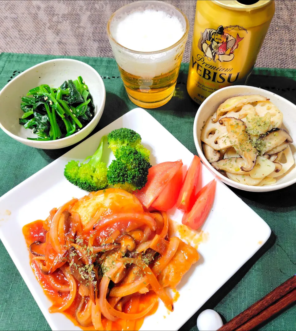 【主菜】ポークチャップ　【副菜】蓮根と椎茸のガーリック炒め|シュビラさん