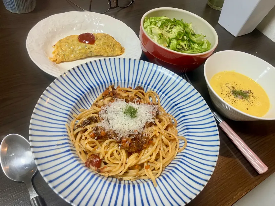 ボロネーゼ、かぼちゃポタージュ、オムレツ、グリーンサラダ|tatsuponさん