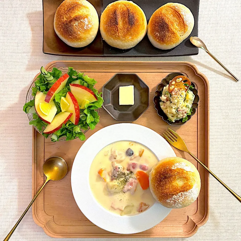 まんまるプチフランスとクリームシチューの日|すずさん