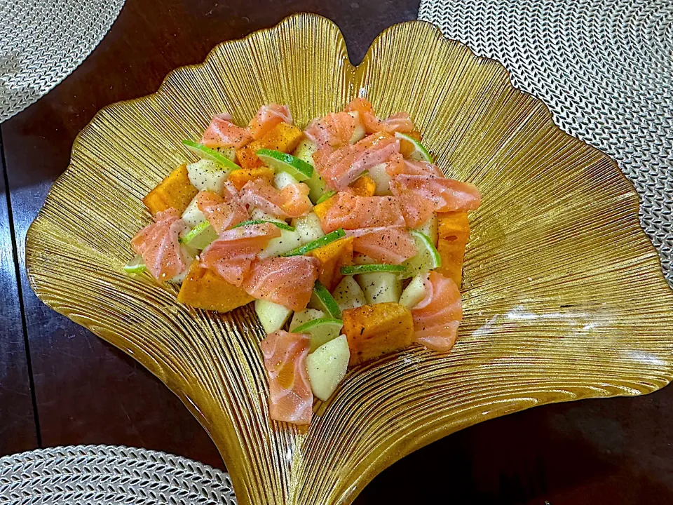 ラフランスと柿とサーモンのカルパッチョ🧡|Seikoさん