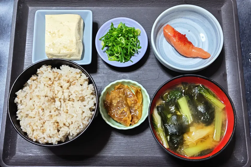 今日の朝ごはん（そばの実ごはんに辛子明太子、みそ豆腐、タァサイと白舞茸とわかめのみそ汁、みょうがの粕漬）|Mars＠釜飯作り研究中さん