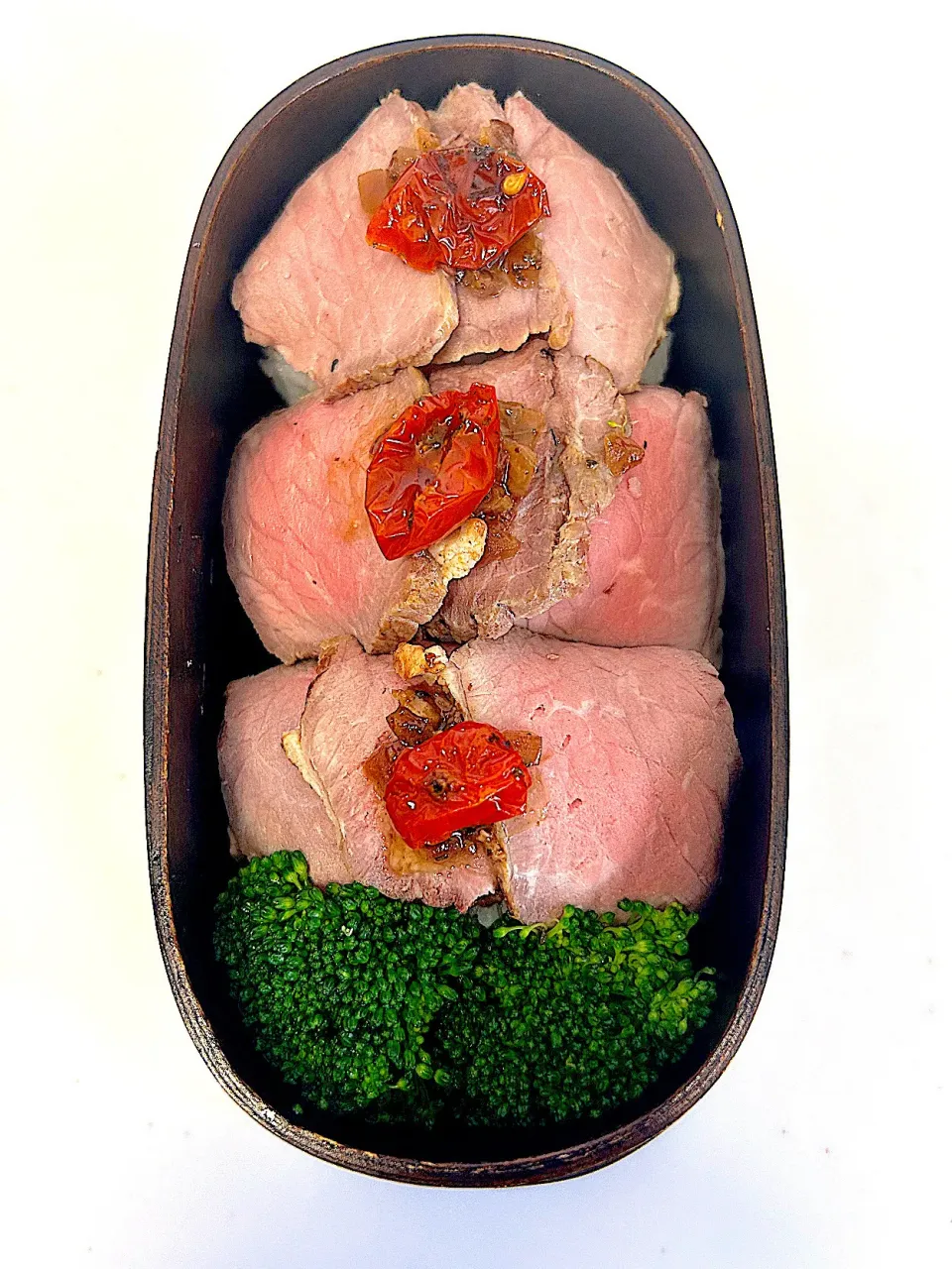 ローストビーフのおにぎり弁当|バイパーJIJIさん