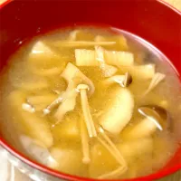 長芋ときのこ🍄‍🟫味噌汁|Pecoさん