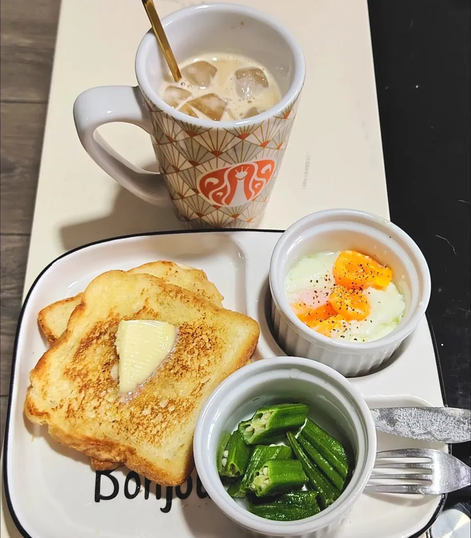 Today's breakfast after morning exercise 😍😋 butter sugar toasts eggs okra plus iced latte 💋|🍒lynnlicious🍒さん