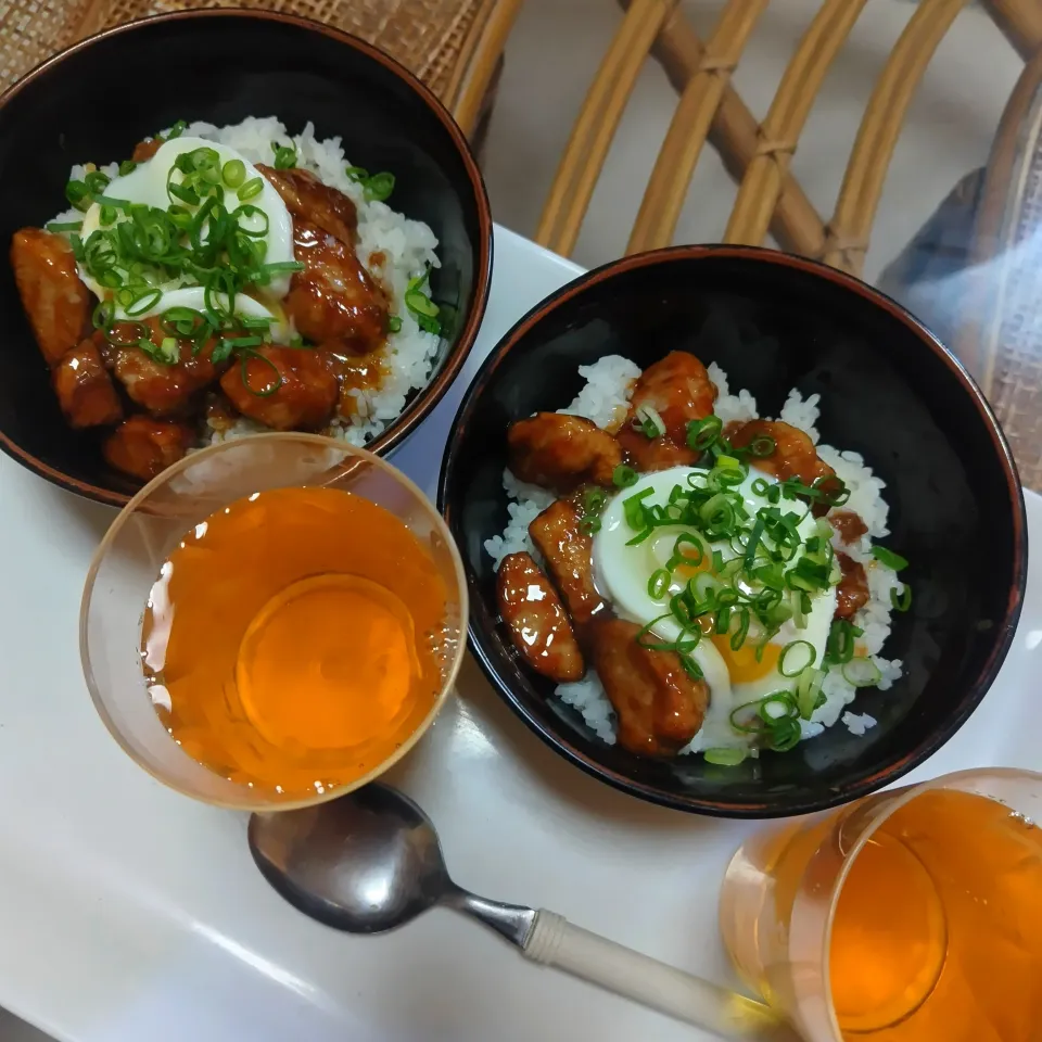 お義姉さんから頂いた醤油麹で、豚ヒレ丼ランチです✨😊|rikako♪。.:＊さん