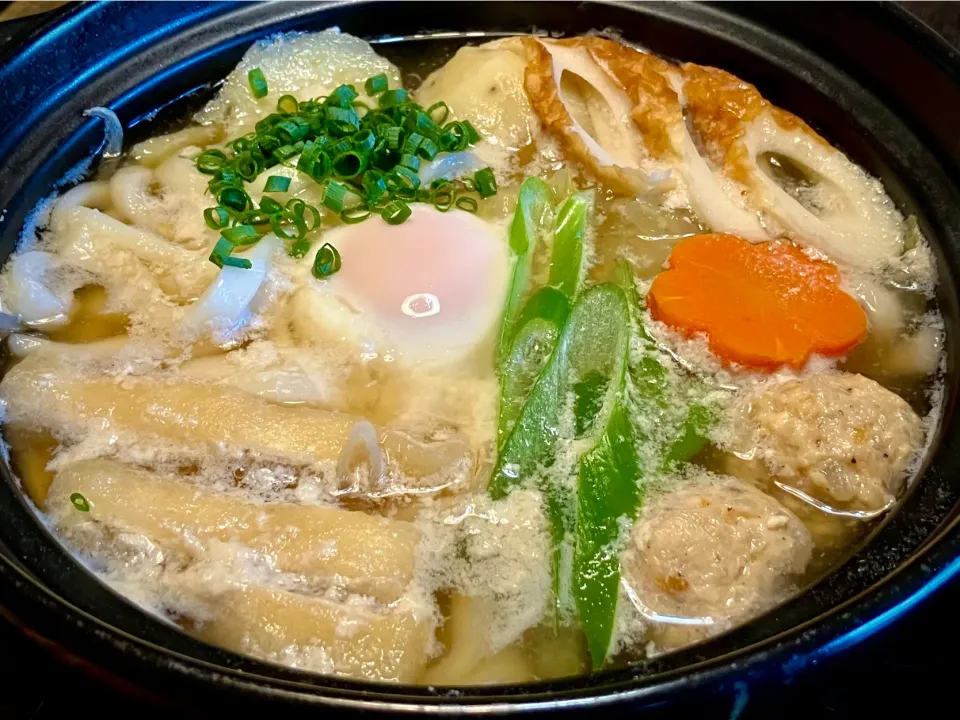 今日の麺好きランチは鶏団子も入れた                       「鍋焼きうどん」|mottoさん