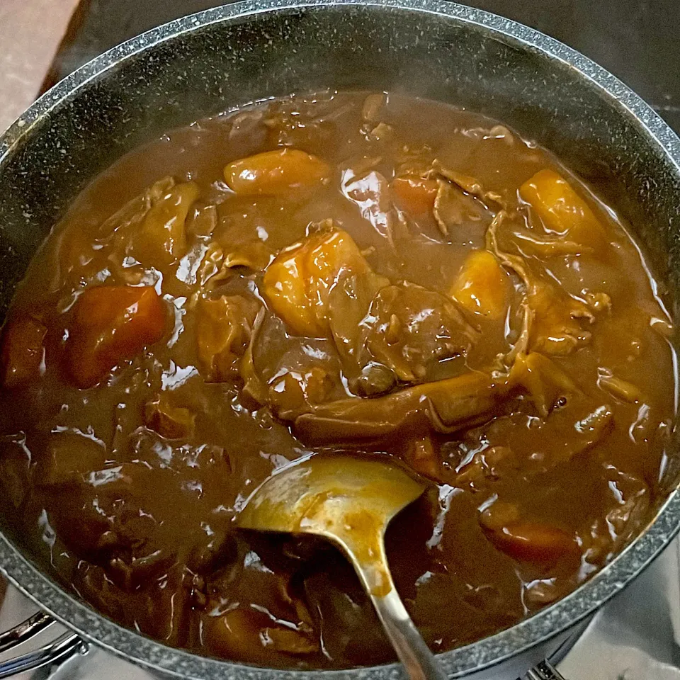 ３日煮込んだビーフカレー🍛(๑>◡<๑)|ちゃびきゅさん