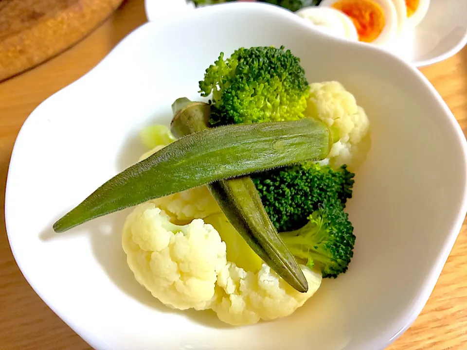 温野菜(オクラ、ブロッコリー、カリフラワー)。|くろーぶやんさん