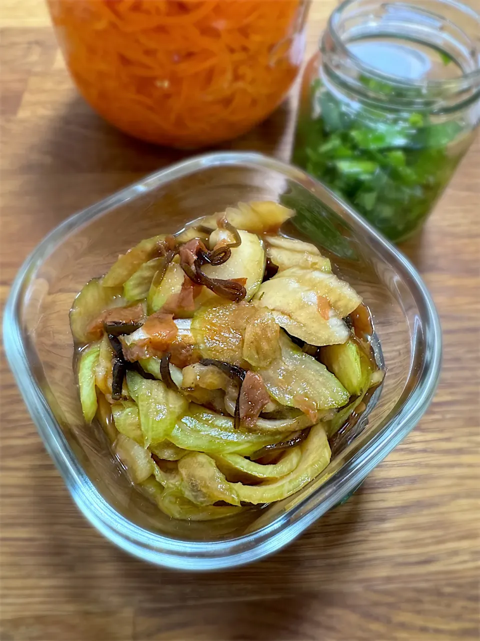 セロリの梅塩昆布もみ|morimi32さん