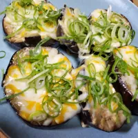 米ナスチーズ焼き🍻|こぅさん