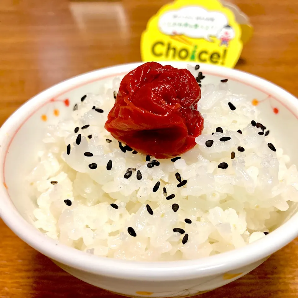 炊き立てご飯🍀ごま塩・梅干し❤️|まいりさん