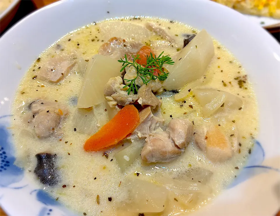 カブと鶏もも肉のクリーム煮|じゅんさんさん