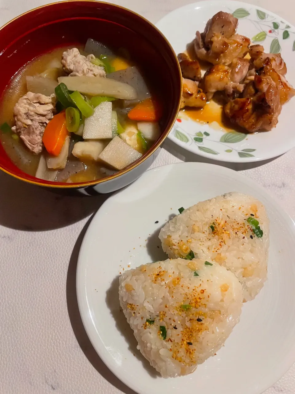 ヒガシマルのうどんスープでおにぎり|めんちゃんさん