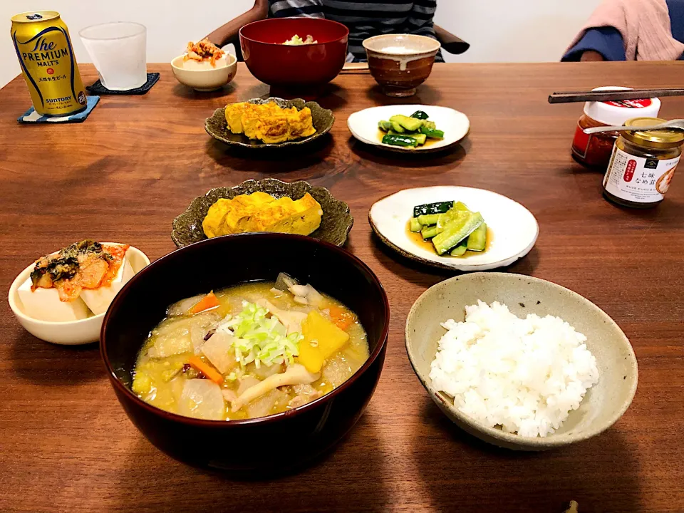 豚汁（さつまいも入り）、玉子焼き、胡瓜の浅漬け、キムチ冷奴|タロッカ主夫見習いさん