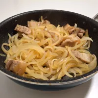 豚バラと玉ねぎの醤油炒め|テツさん