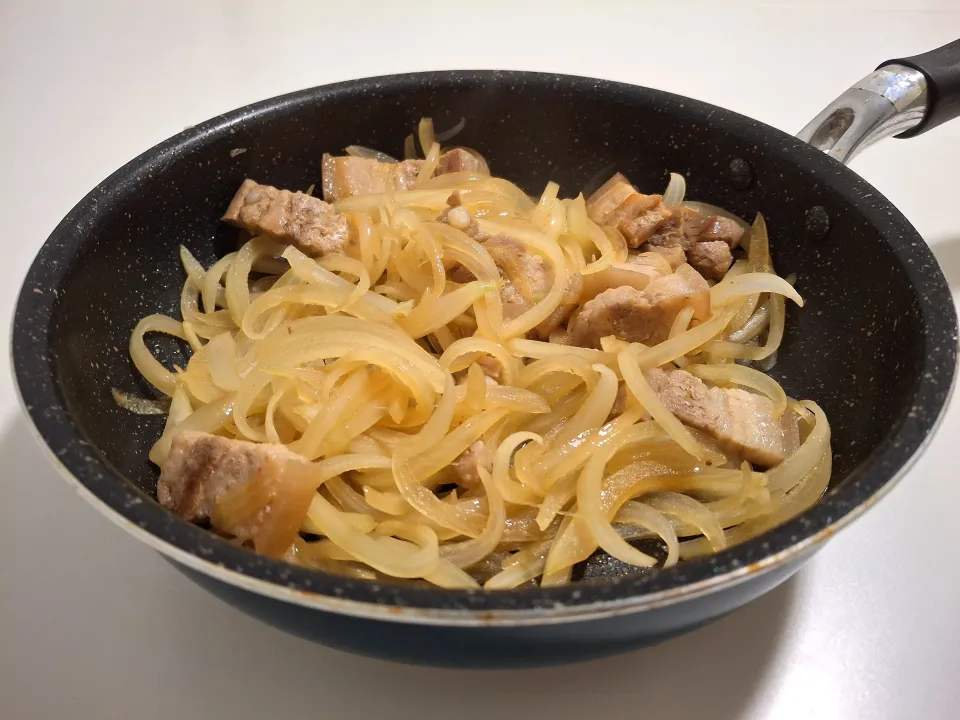 豚バラと玉ねぎの醤油炒め|テツさん