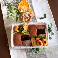 11/21❤︎主人のスパムおにぎり弁当🌱
（プレーン、焼肉タレ）

＊ お昼ごはん
＊ 主人弁当
＊ スパム
＊ コーンたまご焼き🌽
＊ チーズポテトフライ
＊ 白身魚のフライ
＊ スパムおにぎり 
＊ ほうれん草の胡麻和え|Makinsさん