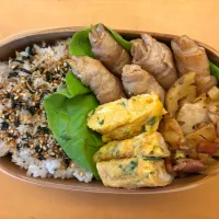 豚肉の茗荷巻き、蓮根とベーコンの炒め物、卵焼き|あしゃみさん