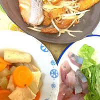 フキの煮物、お刺身、焼き鮭、もやしソテー、コロッケ|まみみさん