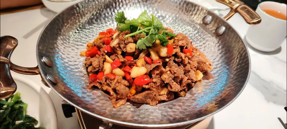 Spicy garlic beef 18secs stir-fry 😍😋🤤🐄🧄🌶️ 香湘。湖南菜|🍒lynnlicious🍒さん