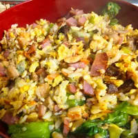 鮭とボロニアソーセージとレタスのチャーハン|時雨さん