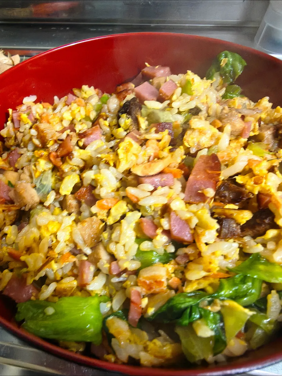 鮭とボロニアソーセージとレタスのチャーハン|時雨さん