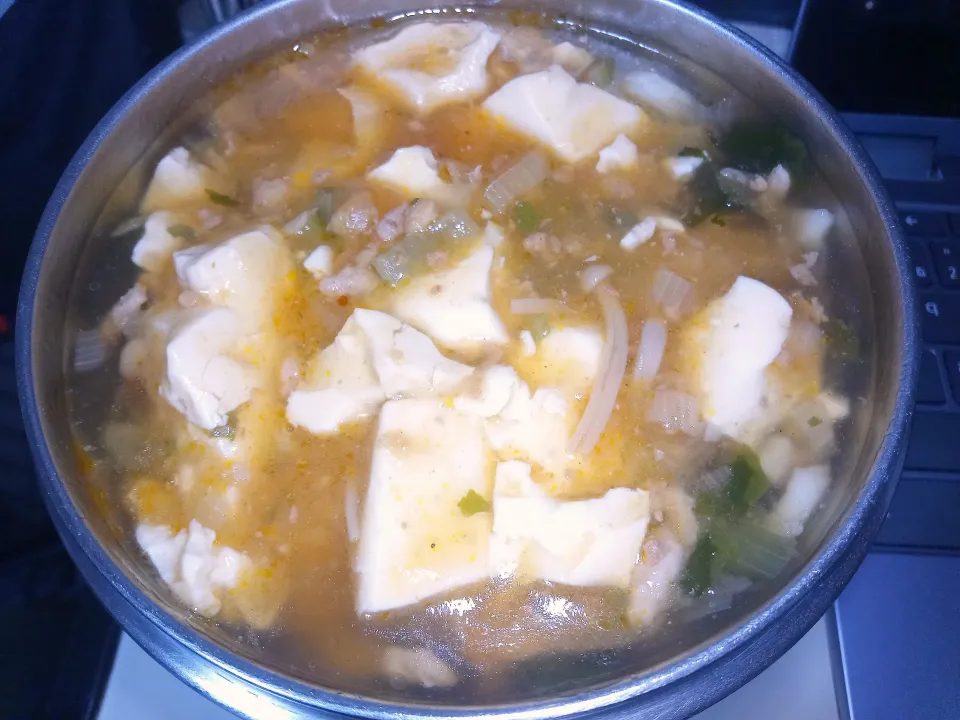 麻婆豆腐乗せ とろみ付き中華スープで煮たうどん|darkbaronさん