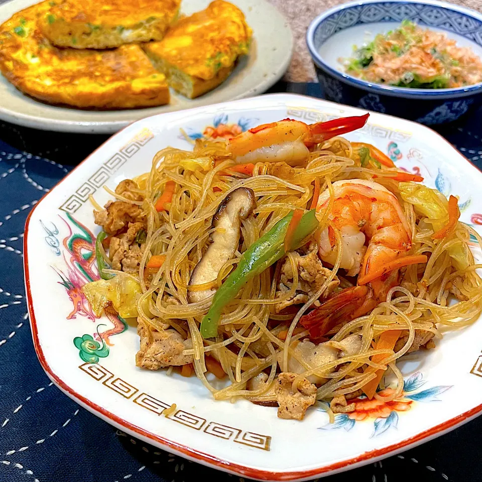 焼きビーフンと切干し大根のオムレツ🇹🇼|かおるさん