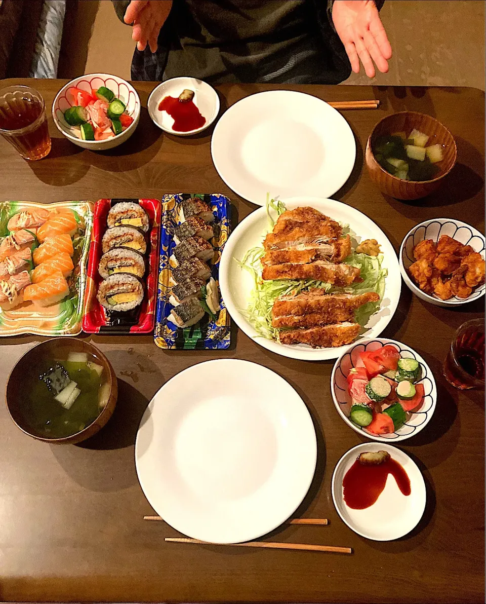 スーパー「サノヤ」の鰻巻き、焼き鯖寿司、サーモン&炙りサーモン寿司、チキンカツ、アンコウの唐揚げ|はやとさん