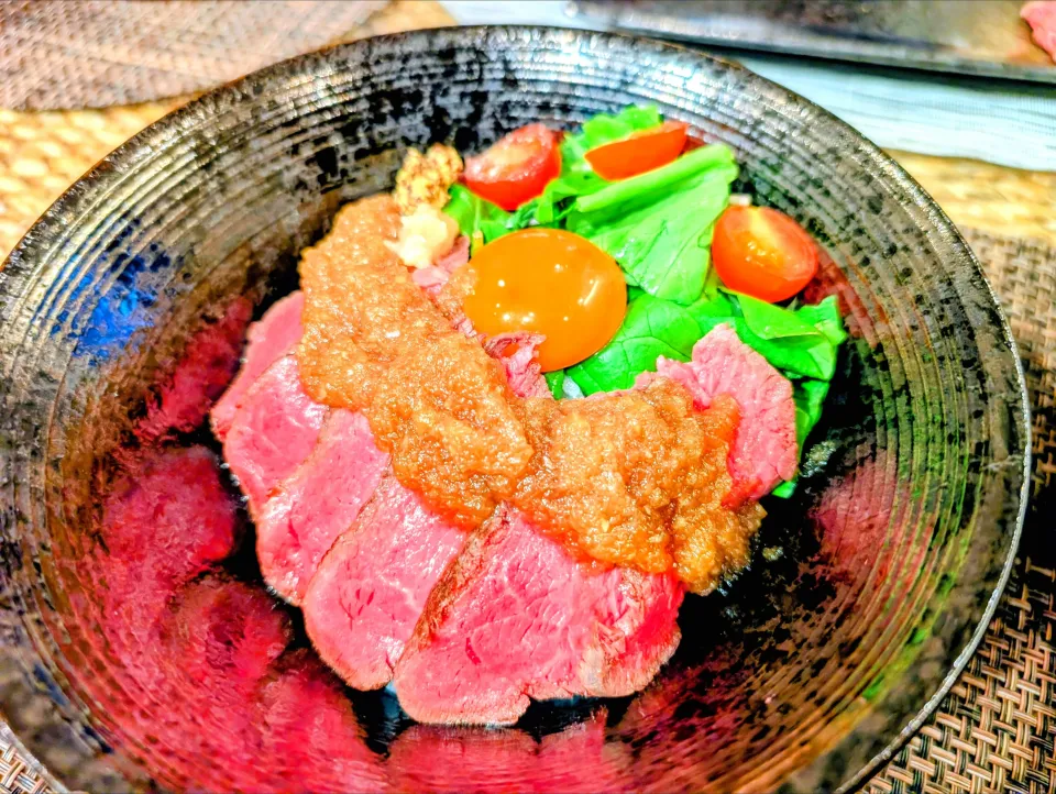 今日の夜ご飯🌠ローストビーフ丼🐄✨|yu-ruさん