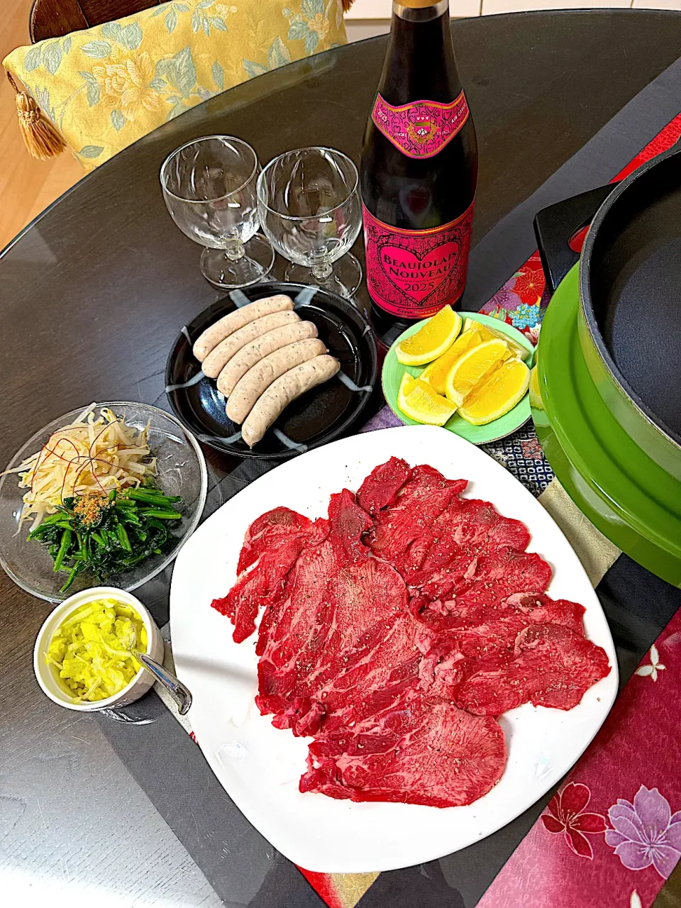 塩タンとナムルとソーセージで😚🍷|プクママさん