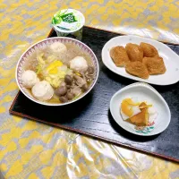 grandmaの晩ごはん☆ 今夜は白菜の春雨汁…しめじとカニ🦀のツミレ団子を入れました
おいなりさんと頂きます|kaoriさん