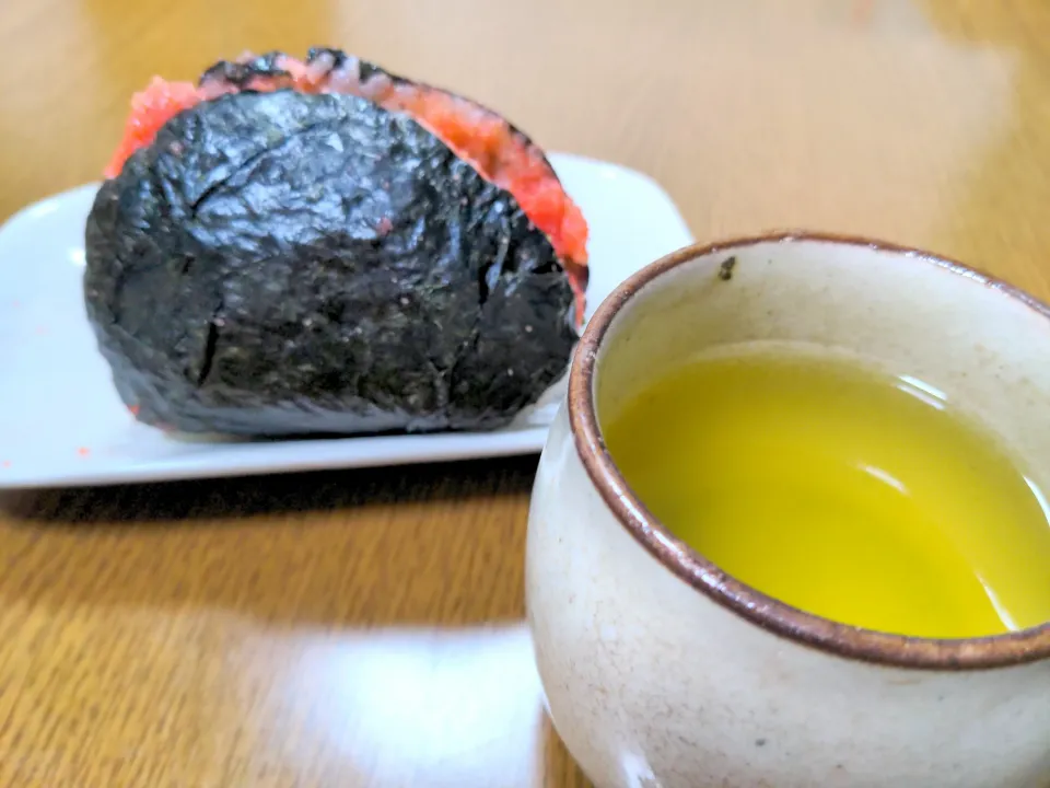 玄米茶＆タラコおにぎり|こむぎさん