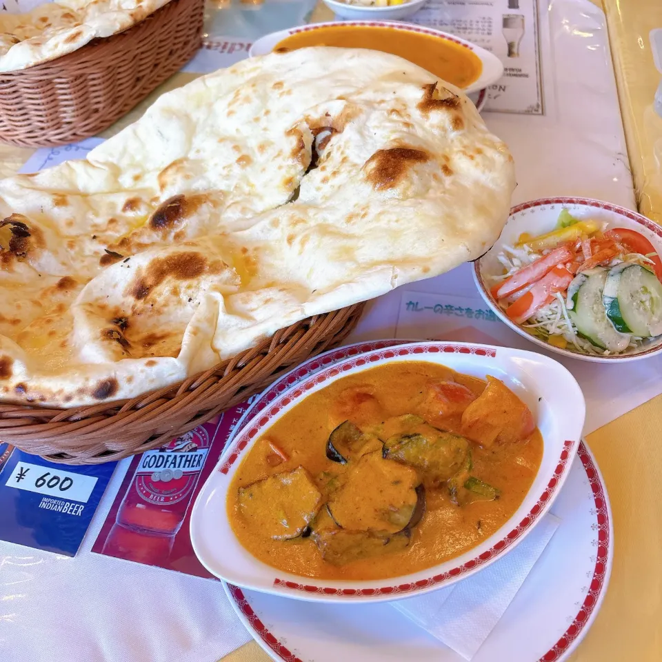 ナスとトマトのカレーとナン|ちゃみこさん
