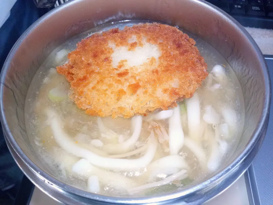 みぞれ仕立てのなめ茸と豚ひき肉入りとろみ付きコロッケうどん|darkbaronさん