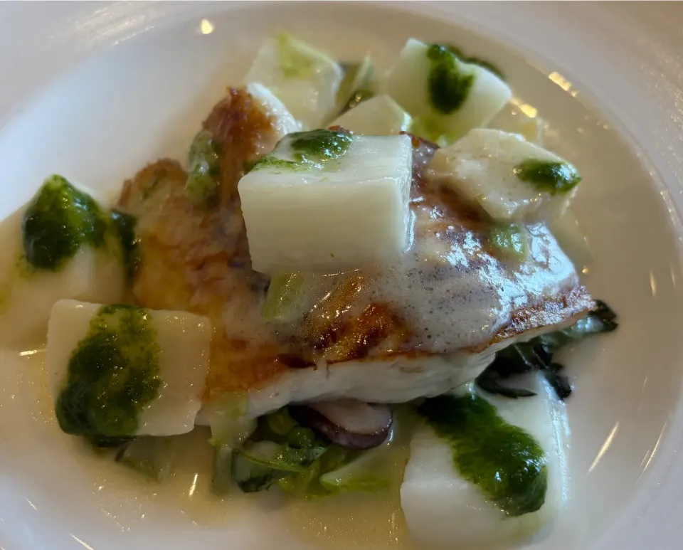鮮魚のポアレ、かぶのクリームソース|お家でbar!さん