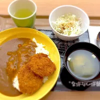 ヒレカツカレー&キャベツ、味噌汁|Hideyuki Takadaさん